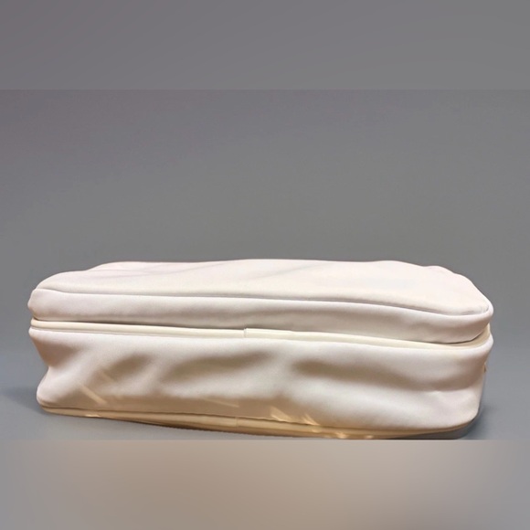 Ahdorned White Nylon Shoulder Bag Gold Chain Strap - Picture 6 of 12